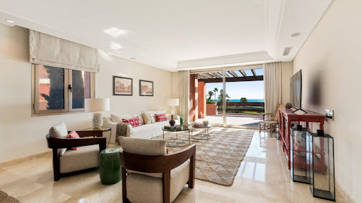 Appartement avec terrasse et piscine 5