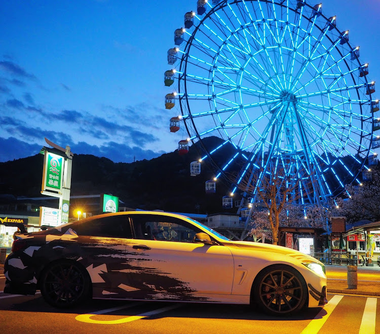 4シリーズ クーペのbmw 435i・BMW4シリーズ・フルラッピング・観覧車と愛車に関するカスタム事例の投稿画像1枚目