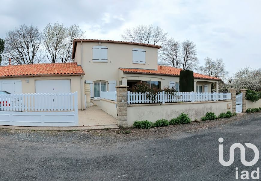 Vente maison 7 pièces 194 m² à Saintes (17100), 450 500 €