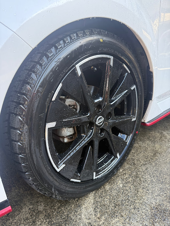 ノート オーラのあけましておめでとうございます・今年もよろしくお願いします・洗車・甘党一家・ゆかいな仲間たちに関するカスタム事例の投稿画像2枚目