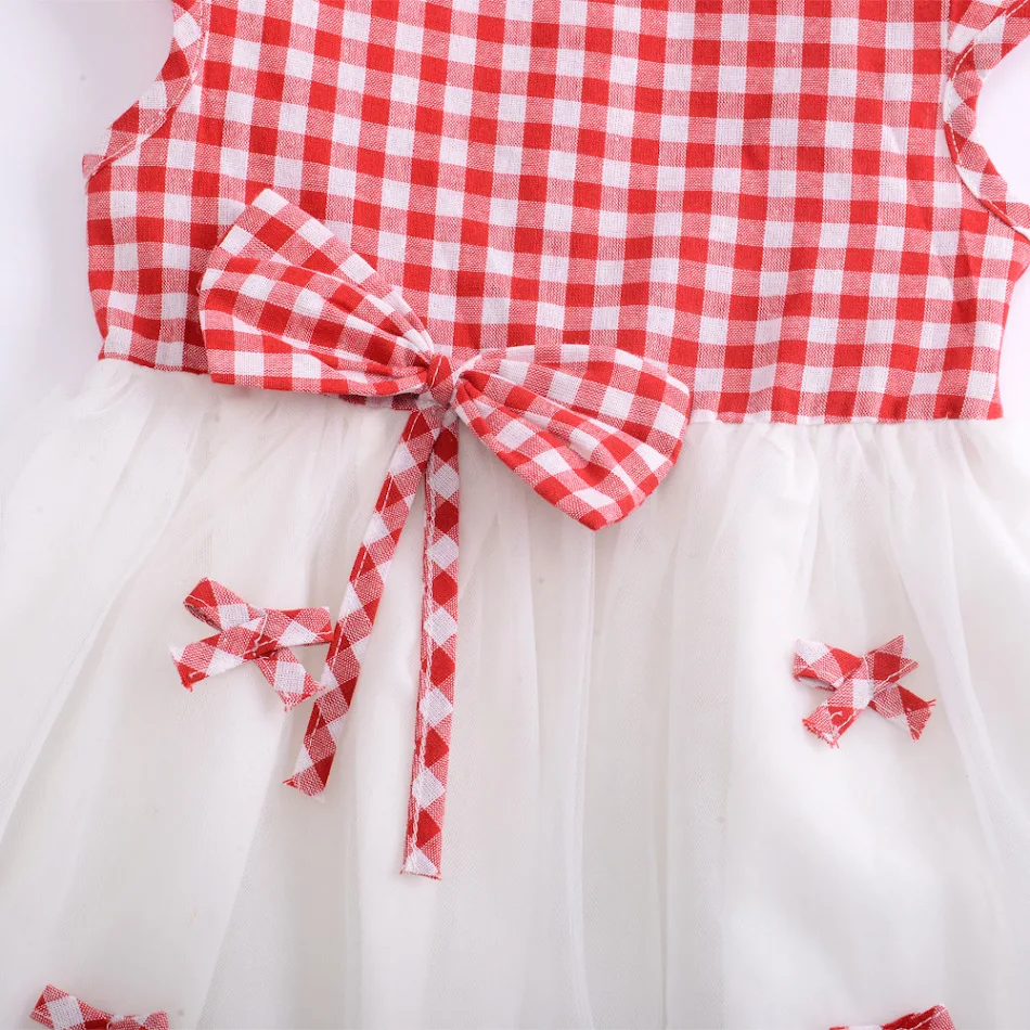 Blusa y falda con lazo para niña, un conjunto adorable y moderno perfecto para jugar, ir a fiestas o cualquier ocasión especial.