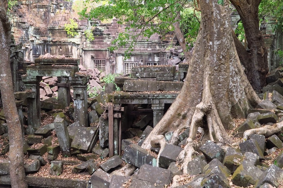 Exploring the jungle temple of Beng Mealea