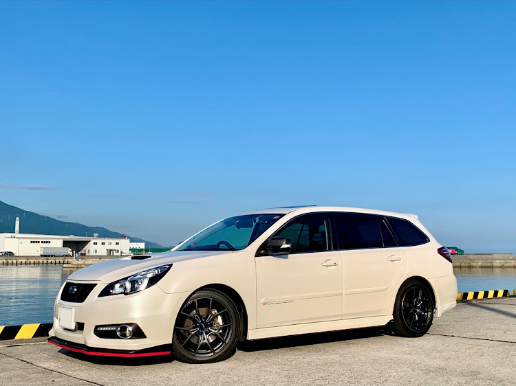 レガシィツーリングワゴンの梅雨の晴れ間・海と愛車・青空と愛車・激アツに関するカスタム事例の投稿画像1枚目