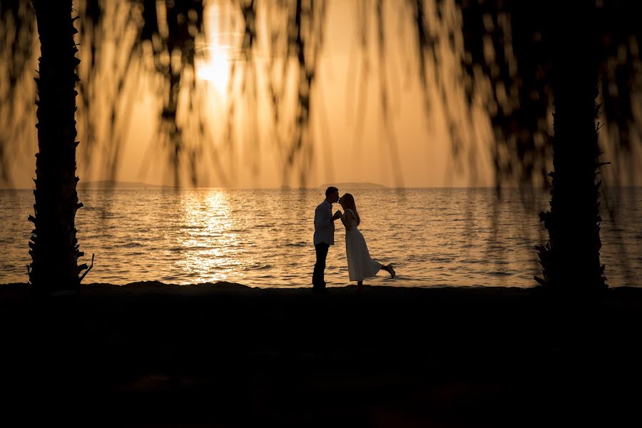 Fotógrafo de casamento Cüneyt Topal (cnytpl). Foto de 31 de maio 2019