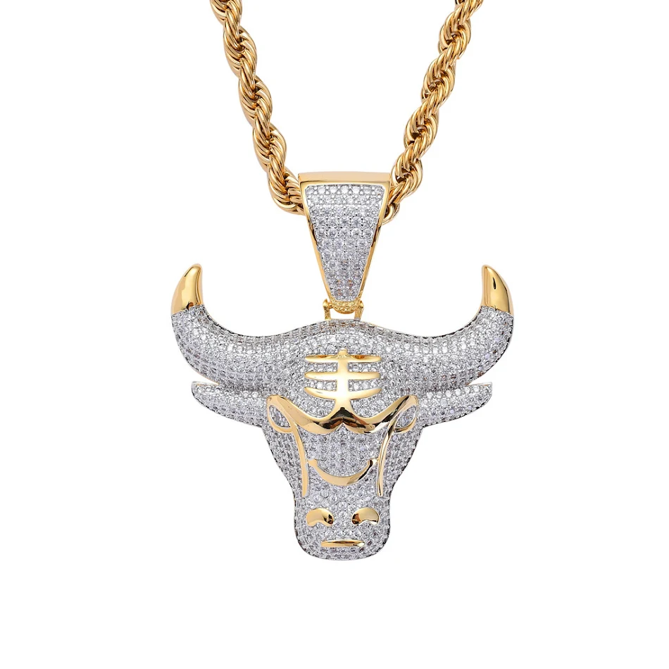 Trendy ketting met hanger van een stierenkopje met micro-ingezette zirkonia. Een stijlvolle en opvallende persoonlijkheidssieraad.