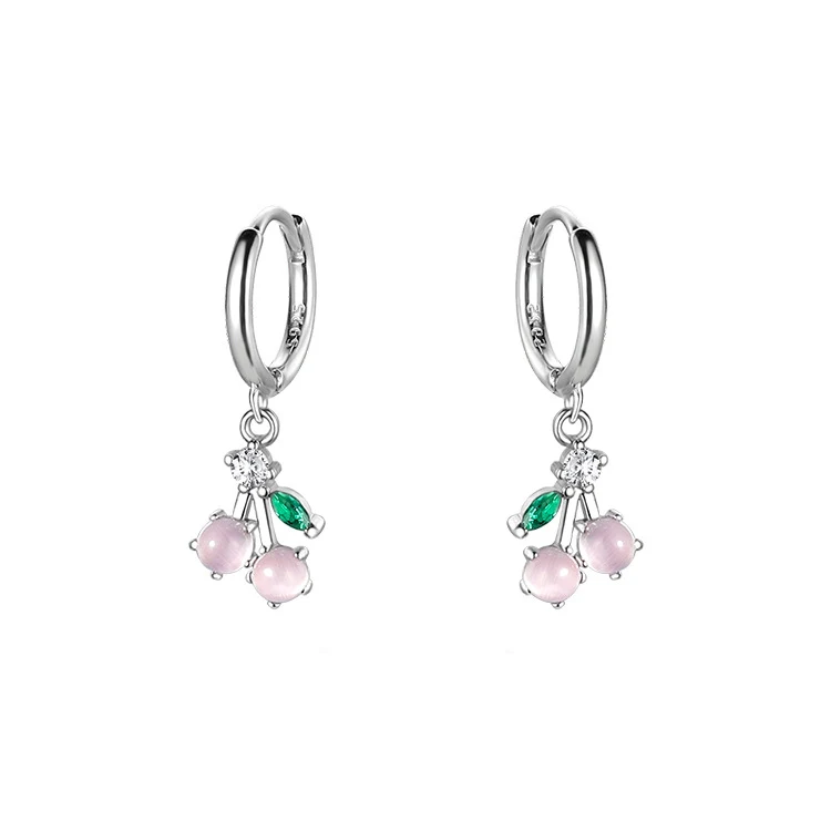 Boucles d'oreilles en argent 925 Cherry Pearl pour femmes, design de niche. Élégance et raffinement pour un look unique et tendance.