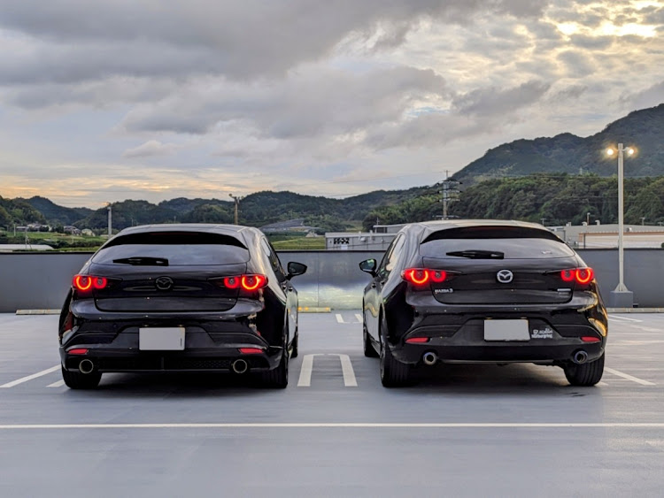 MAZDA3のジェットブラックマイカ・同じ車種・同じ色・10月も残りわずか・車好きな人と繋がりたいに関するカスタム事例の投稿画像3枚目