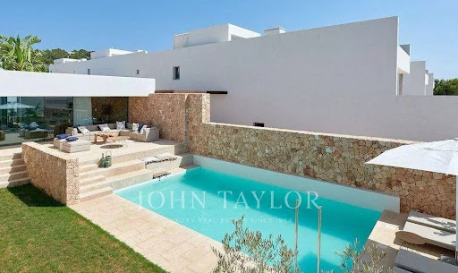 Villa avec piscine et terrasse 2