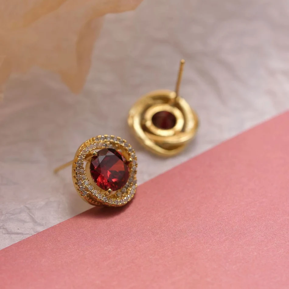Naušnice za žene Pomegranate Red, modni dizajn, ističu vaš stil, dodaju eleganciju i jedinstvenost. Savršene za svaku priliku.