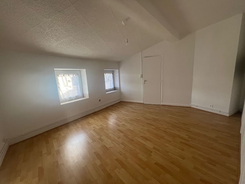 Location  appartement 3 pièces 55 m² à Montbrison (42600), 390 €