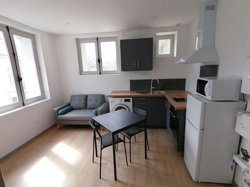 Location meublée appartement 1 pièce 24 m² à Poitiers (86000), 590 €