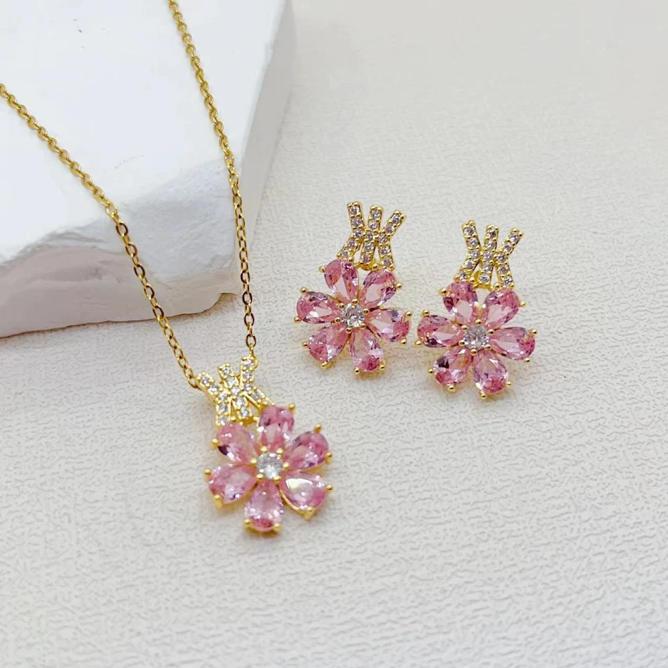 Elegante Joyería de Mano Dorada con Flores de Gota Rosa. Chapado en Cobre y Oro, Diseño Exclusivo, Ideal Regalo.