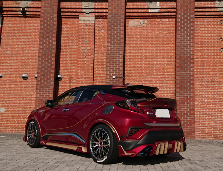 C-HRのrowen・ROWENコンプリート・Team Diamond・ワンオフマフラー・エアロ交換に関するカスタム事例の投稿画像1枚目