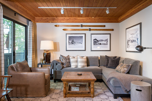 Prestige property for sale in Ketchum (United States) - Cozy living room with grey sectional sofa