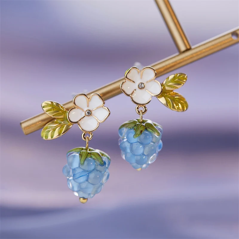 Title 1, Schattige blauwe frambozen oorbellen van glas, ...