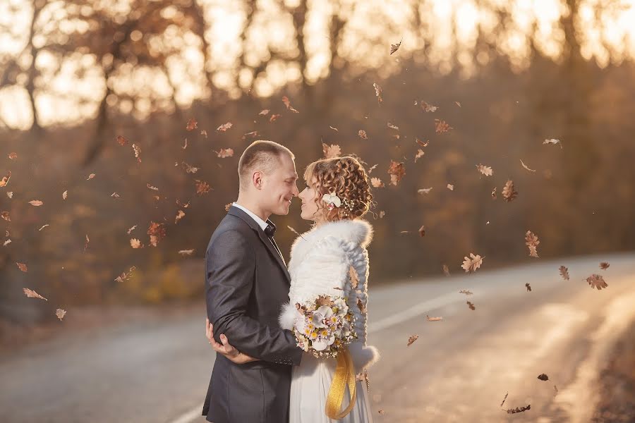 Fotógrafo de casamento Olga Selezneva (olgastihiya). Foto de 29 de março 2015