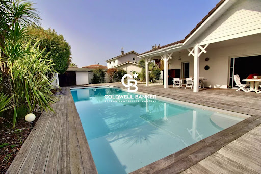 House with pool 2