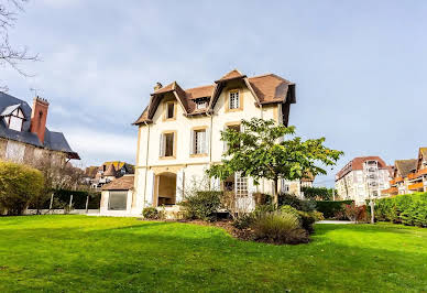 Maison avec jardin et terrasse 4