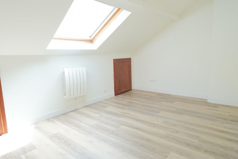 Location  appartement 3 pièces 43 m² à Amiens (80000), 550 €