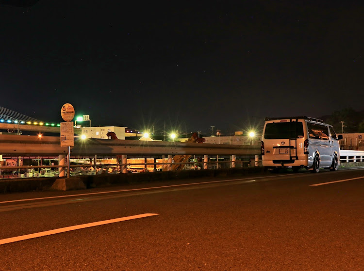 ハイエースバンの低いようで低くない丁度良い高さ・深夜のドライブ・洗車・昼のドライブに関するカスタム事例の投稿画像6枚目