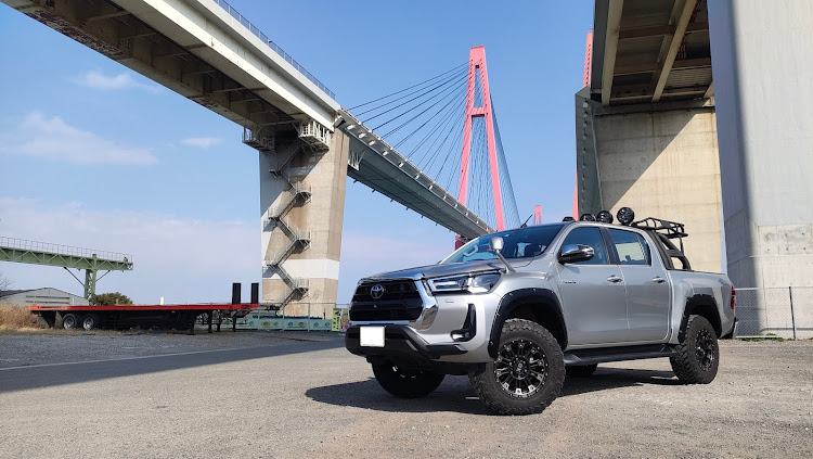 ハイラックスのkmcwheels・オープンカントリーMT・IPF・名港トリトンに関するカスタム事例の投稿画像2枚目