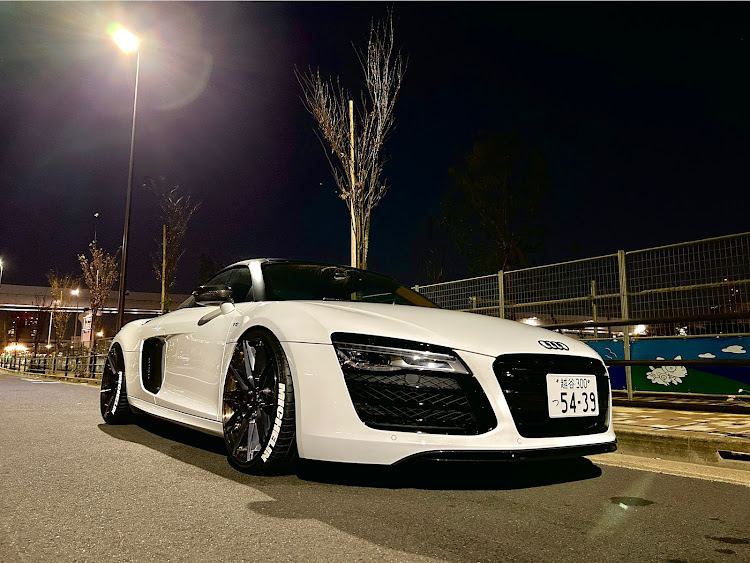 R8スパイダーのアウディのある生活・バブリング・DIY・車高調整に関するカスタム事例の投稿画像1枚目