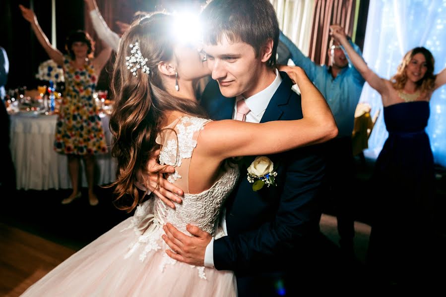 Fotógrafo de casamento Kirill Ponomarenko (ponomarenkoko). Foto de 19 de agosto 2017