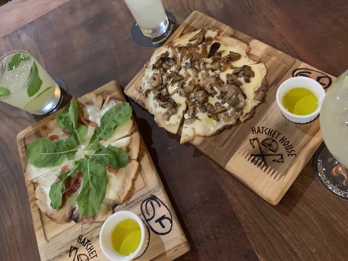 Gluten-Free Pizza at Hatchet House Brasil