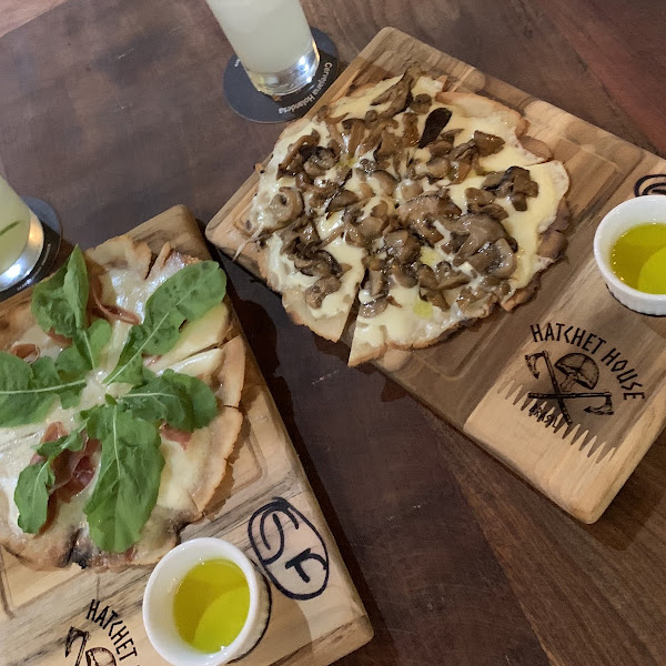 Gluten-Free Pizza at Hatchet House Brasil