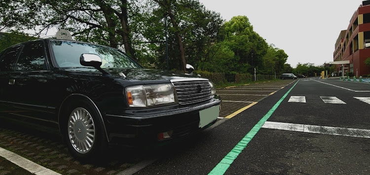 クラウンセダンのショッピングモール駐車場に関するカスタム事例の投稿画像1枚目