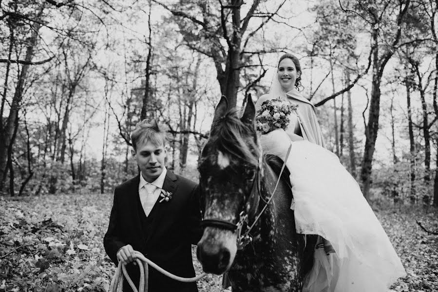 Fotografo di matrimoni Káťa Barvířová (opuntiaphoto). Foto del 2 novembre 2017