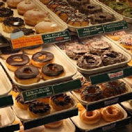 Krispy Kreme Doughnuts 甜甜圈