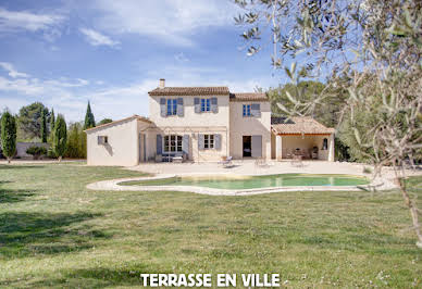 Maison avec piscine et terrasse 1