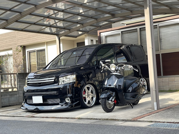ヴォクシーのジョーカー50・冬のバイクは辛い🥶・イルミネーションと愛車・宅飲み用のお酒をチャージに関するカスタム事例の投稿画像1枚目