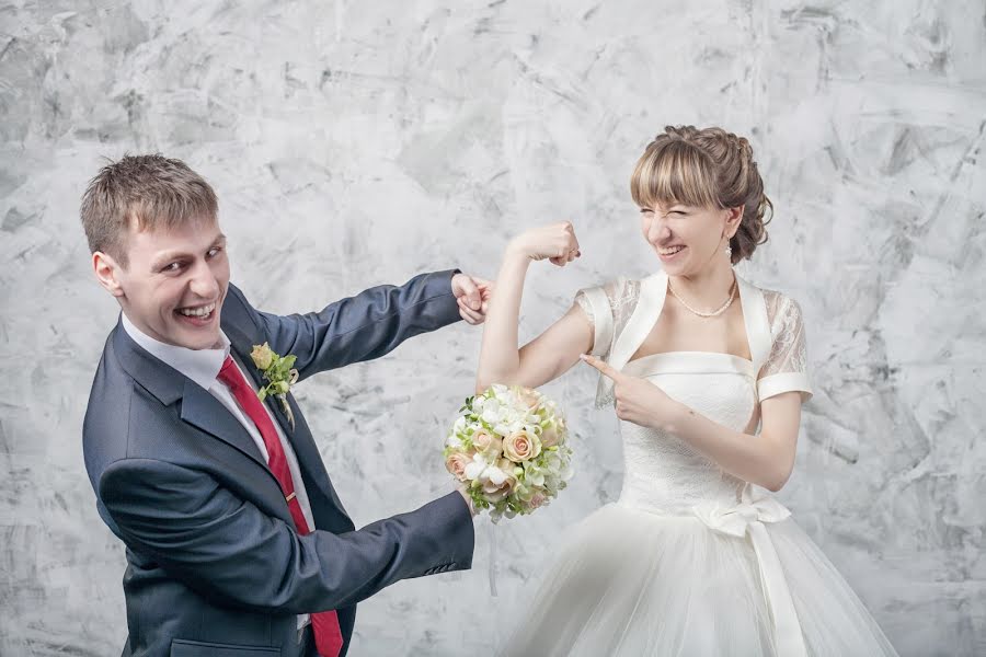 Fotógrafo de casamento Olga Tur (tuur). Foto de 25 de setembro 2015