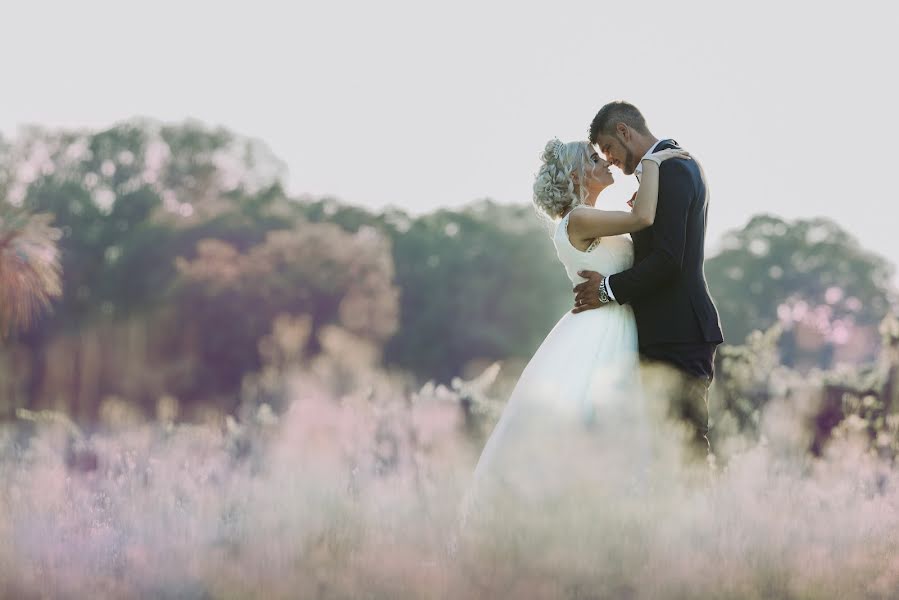 Fotografo di matrimoni Andreea Vasilache (e-motions). Foto del 25 marzo 2019