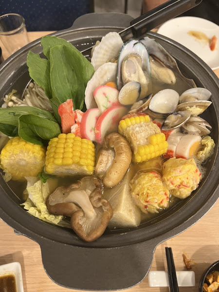 父親節去吃店內價格最高一人1500的無菜單，東西很普通，敷衍