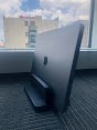 Giá Đỡ Laptop, Kệ Dựng Laptop Dang Thẳng - Deernor - Gỗ Thông Nguyên Khối