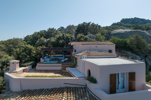 House with pool 3