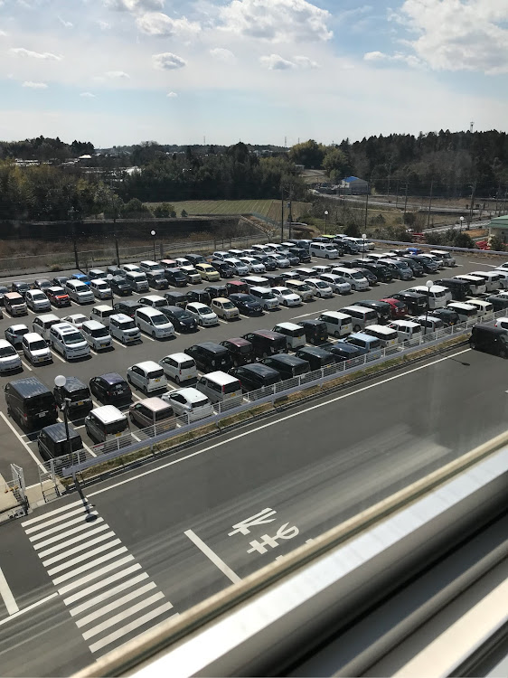 イグニスの職場の駐車場・車がいっぱいに関するカスタム事例の投稿画像1枚目