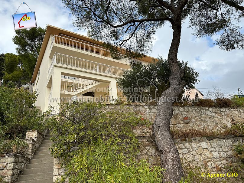 Vente villa 8 pièces 198 m² à Toulon (83000), 900 000 €