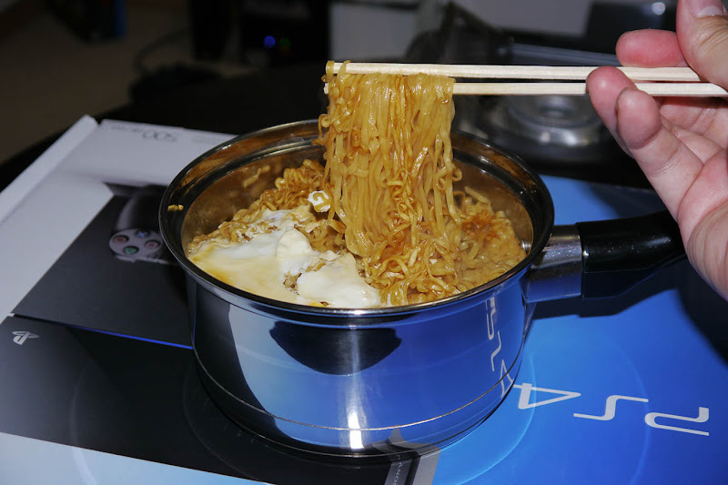 【充電グルメ】チキンラーメンを作りながらスマホ充電できる鍋がイイ感じ / 鍋タイプのバッテリー充電器