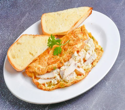 Chicken Cheese Omelete With Garlic Bread