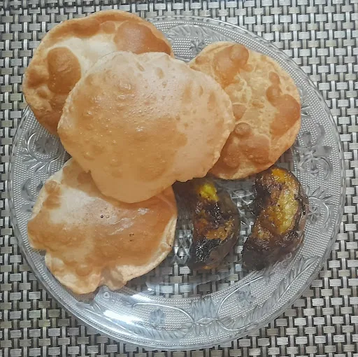 Luchi with Begun Bhaja