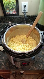 INSTANT POT MAC AND CHEESE was pinched from <a href="http://www.activehipmomma.com/instant-pot-mac-n-cheese/" target="_blank">www.activehipmomma.com.</a>