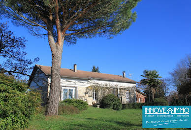 Maison avec piscine et jardin 5