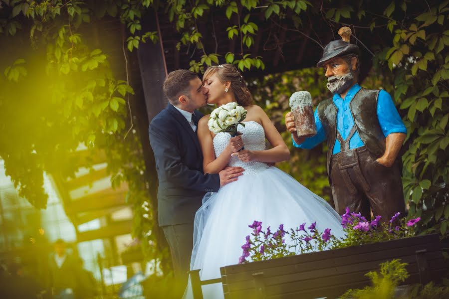 Wedding photographer Lena Bondarenko (lenabondarenko). Photo of 19 September 2014