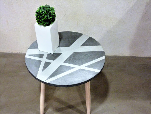 Table d'appoint béton ciré motifs géométriques Junny couleur gris acier