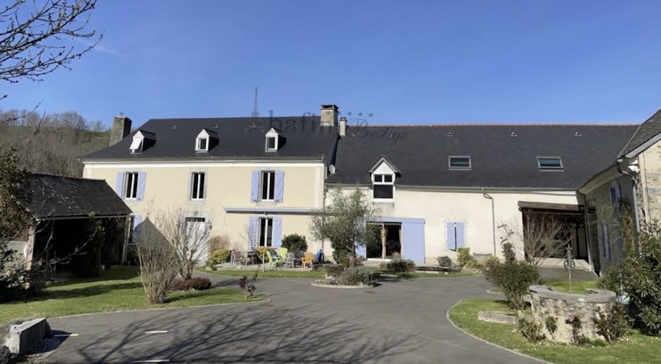 Vente maison 10 pièces 420 m² à Lourdes (65100), 626 000 €