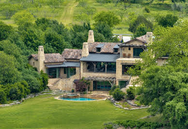 House with pool and garden 9